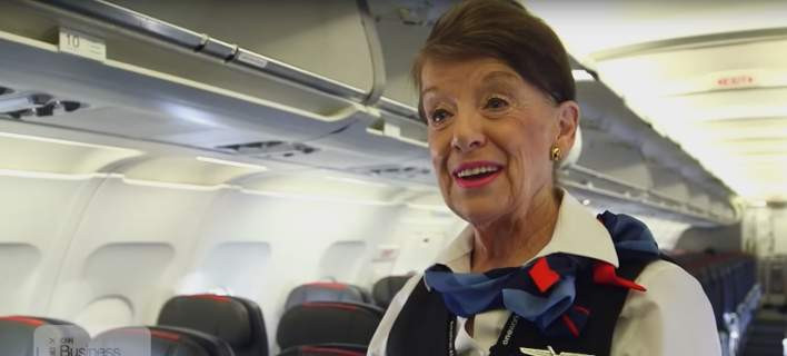 Προσοχή στην American Airlines: Αυτή η αεροσυνοδός είναι 81 ετών…. [εικόνες, βίντεο]